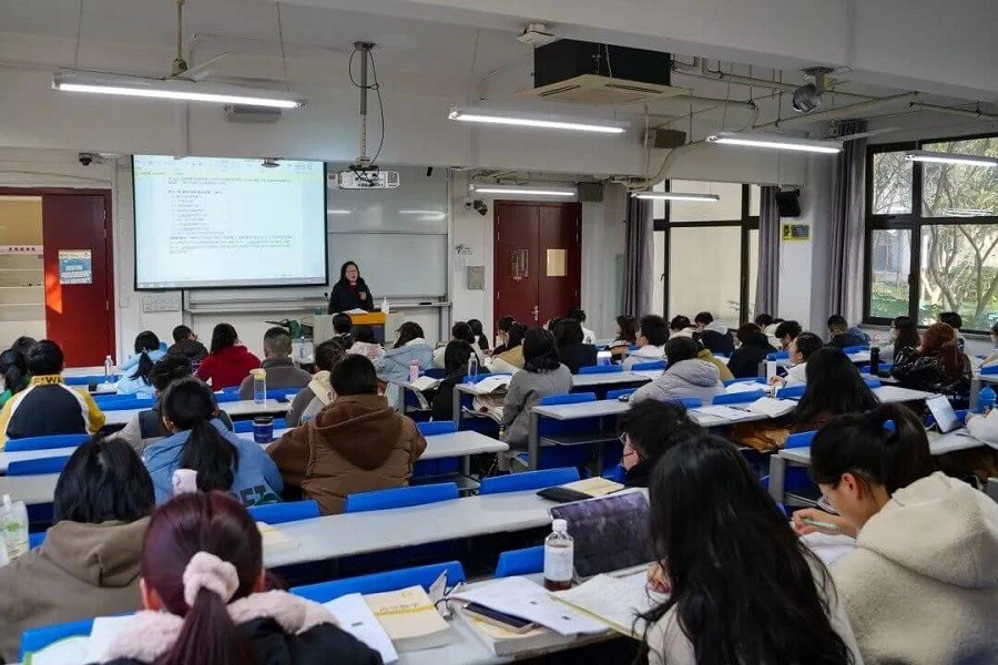上海財(cái)經(jīng)大學(xué)研究生上課圖集